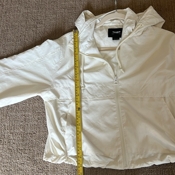 PULL & BEAR • Lightweight Cropped Zip Front Windbreaker Jacket w/hood • Size M - Picture 9 of 10